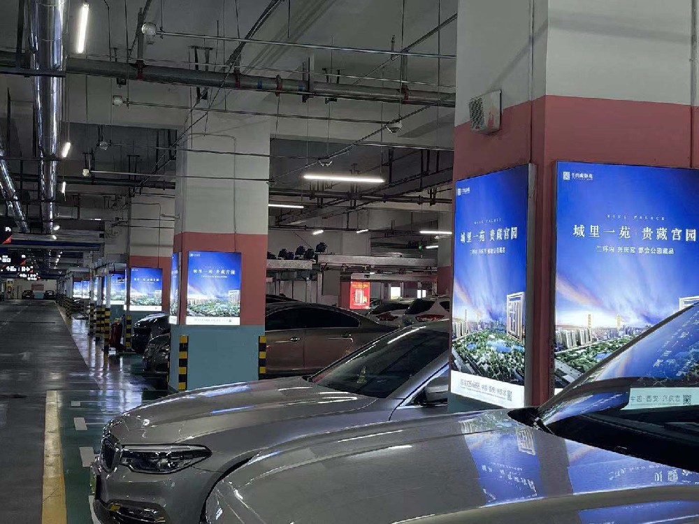 白(bái)雲地(dì)産